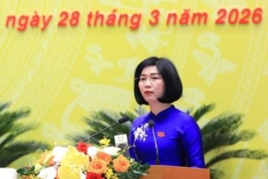 Ba Phung Thi Hong Ha tiep tuc lam Chu tich HDND Ha Noi hinh anh