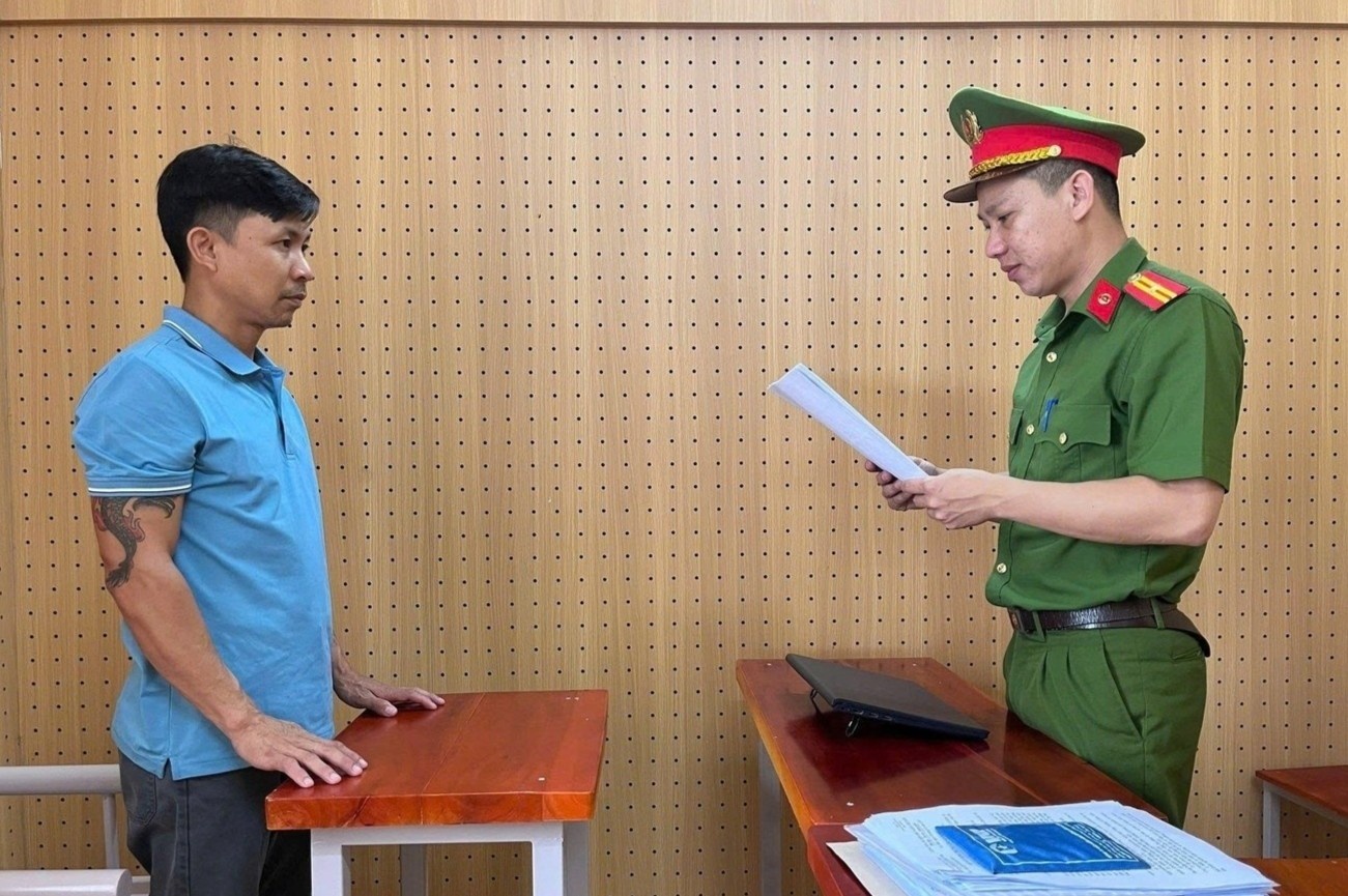 Tai xe dau keo gay tai nan chet nguoi roi bo chay hon 150 km hinh anh