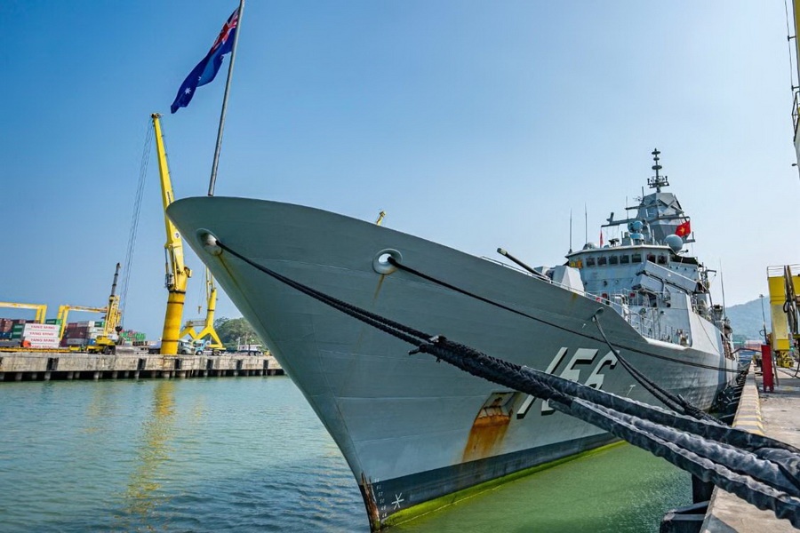 Can canh chien ham Australia tham cang Tien Sa hinh anh