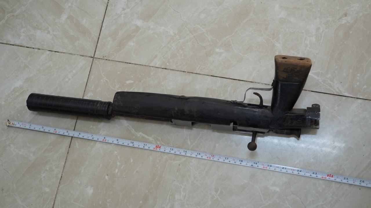 Dung sung tu che,  Sat hai 3 nguoi anh 2