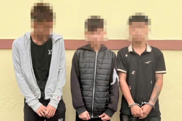 Khoi to 3 doi tuong truy danh thieu nien chan thuong so nao hinh anh