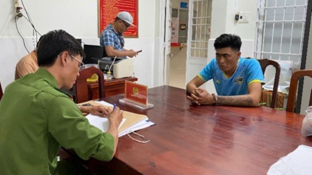 Dot nhap,  dung manh kinh,  tan cong,  nu chu nha anh 1