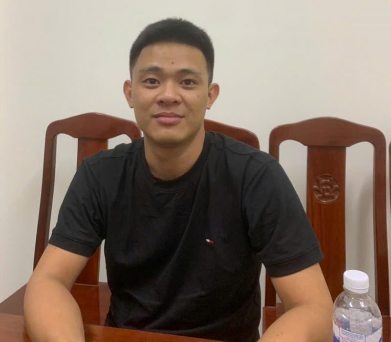 Thue 2 oto,  Di cam co,  lua chiem tien anh 1