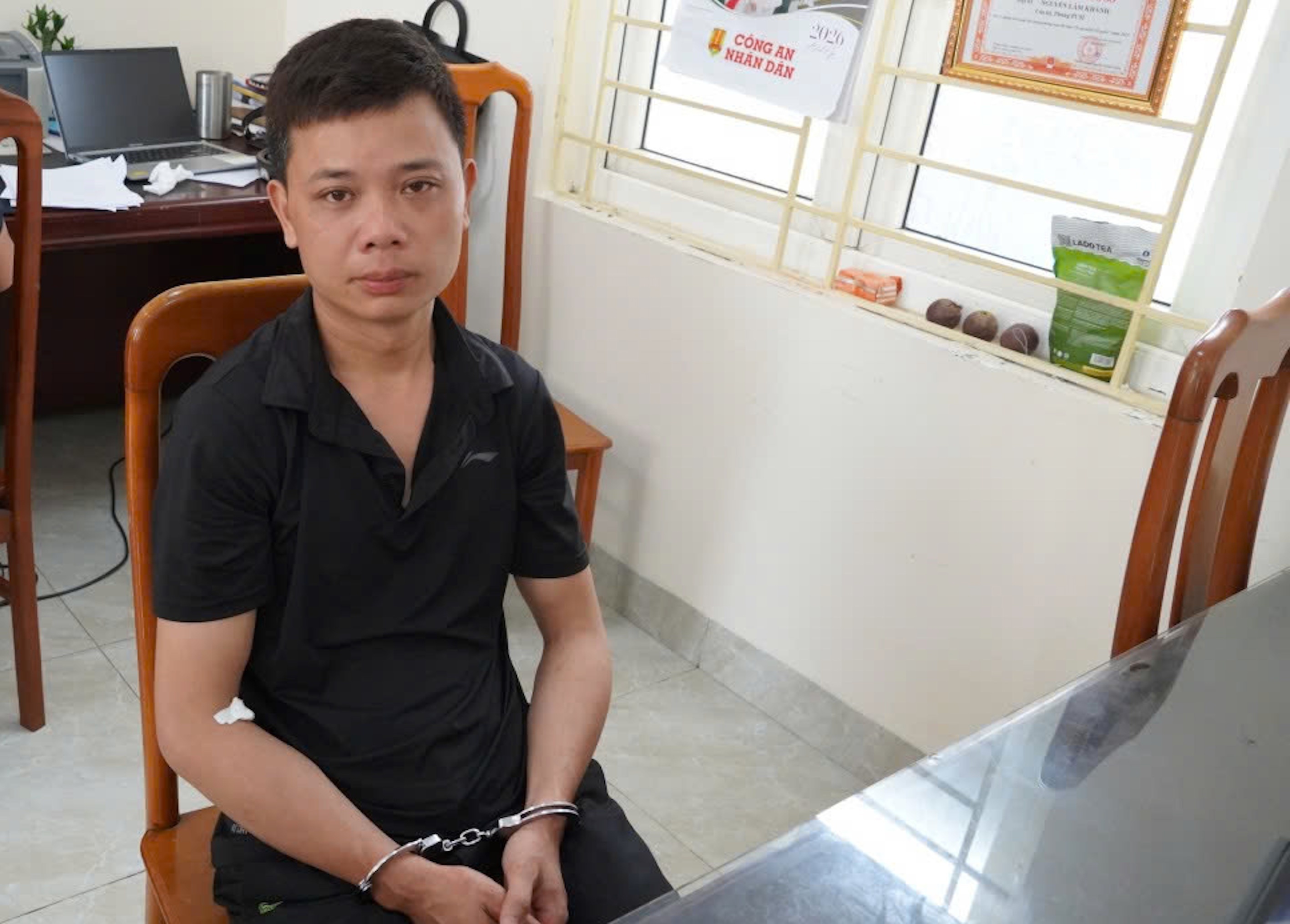 Con re truy sat bo vo: Nan nhan tinh tao, vien dan van con trong dau hinh anh