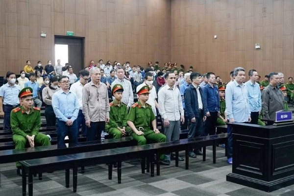 Nhan vien Cong ty Hoang Dan khai duoc chi dao linh tui tien di hoi lo hinh anh