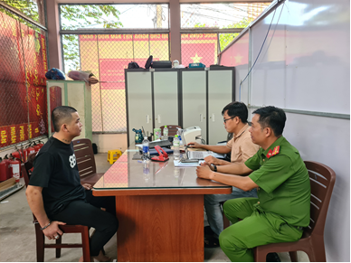 Trong vu au da,  Quan Zo Dut Can anh 1