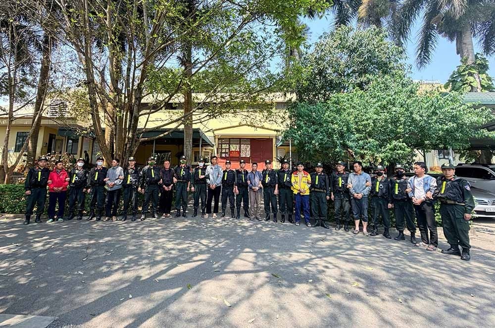 Bat 8 doi tuong trong vu hon chien giua diem du lich Ta Xua hinh anh