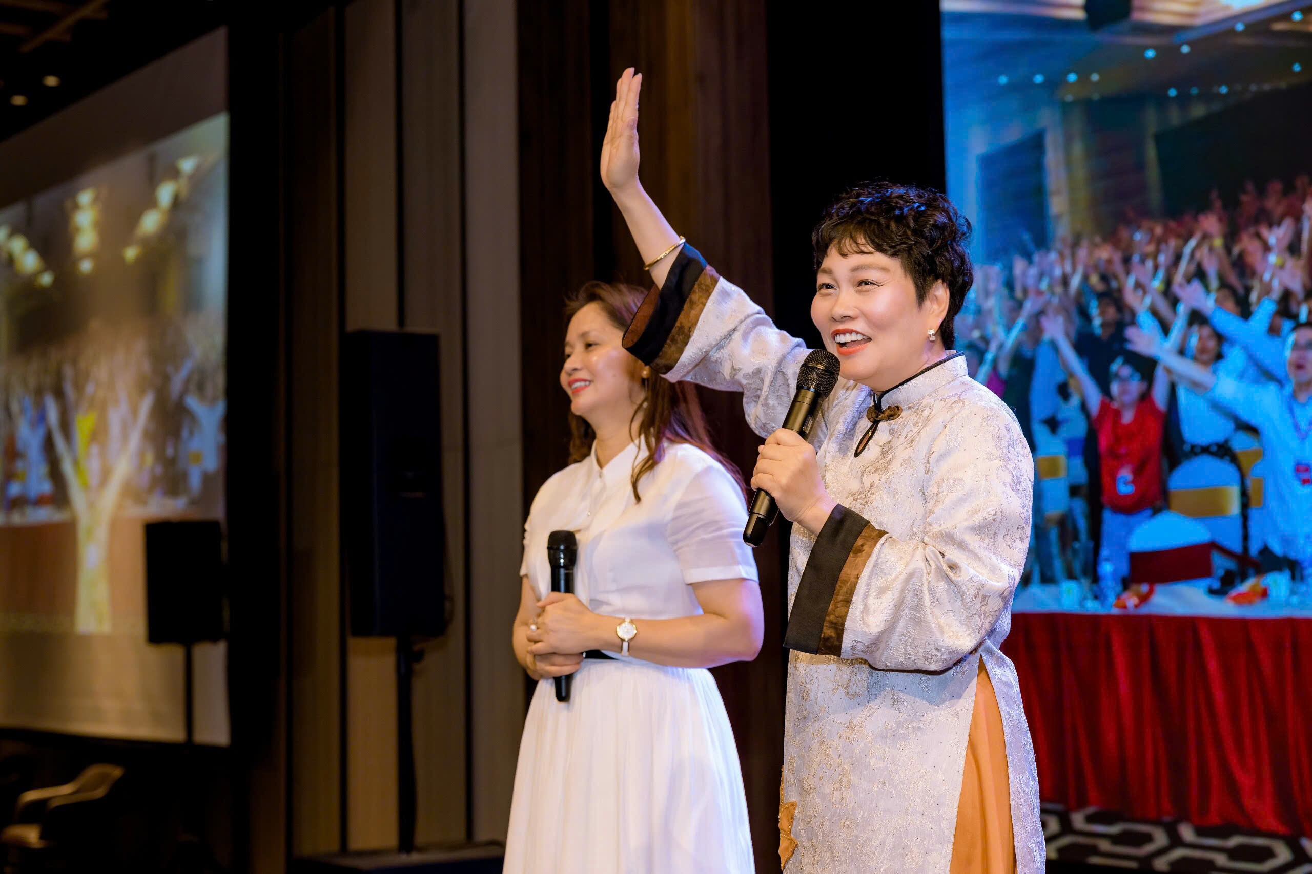 Đọc sách ảnh 4 Doc sach anh 4