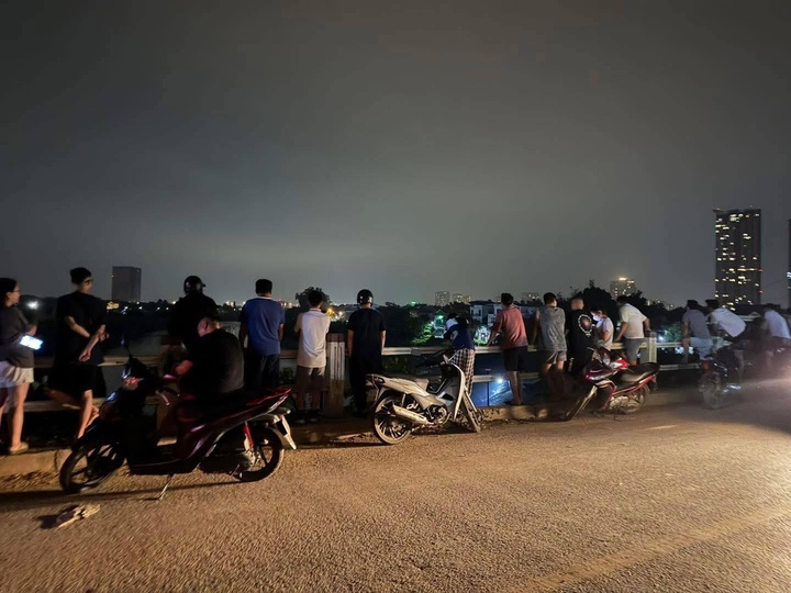 Ba me con nhay cau anh 4