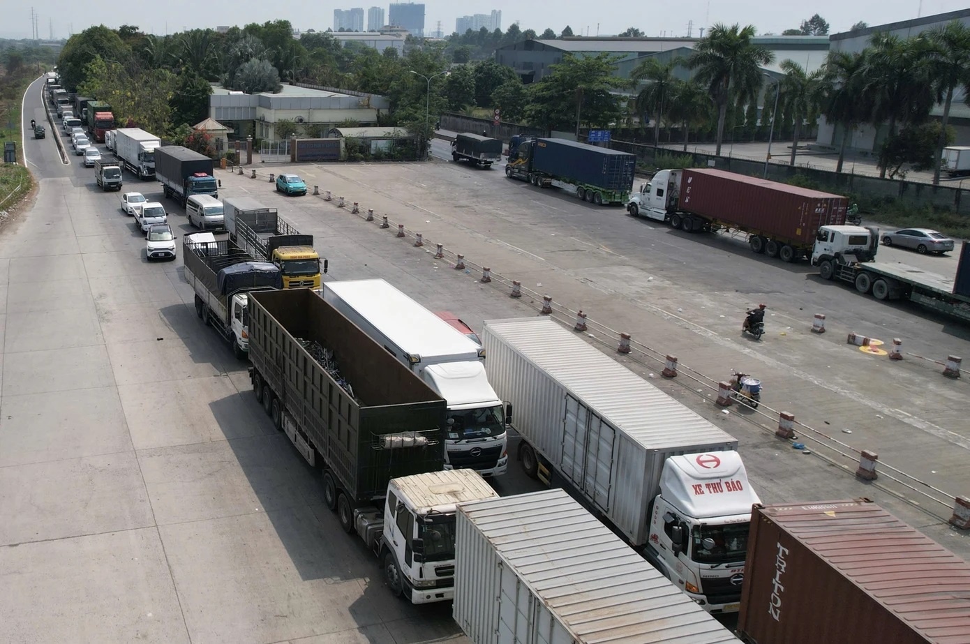 Cuon thep container anh 4