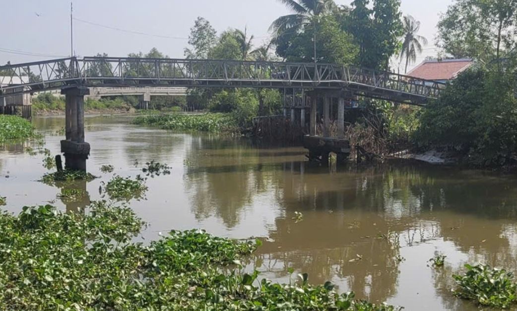 Lam ro vu mot nguoi chet troi noi duoi kenh o Dong Thap hinh anh