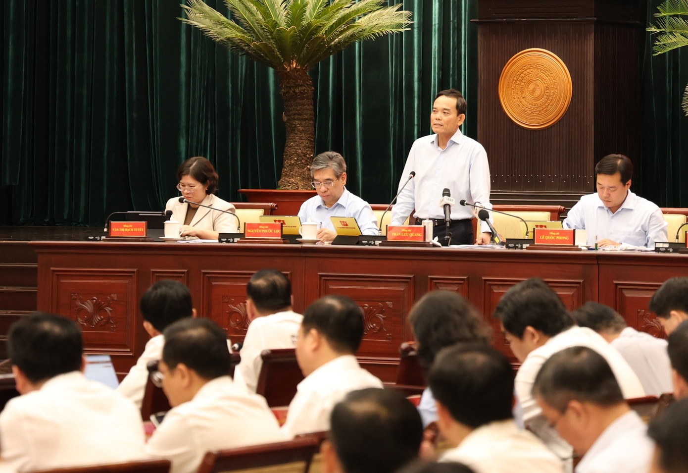 Ong Tran Luu Quang noi ve 'tinh toan lai' doi hinh can bo TP.HCM hinh anh