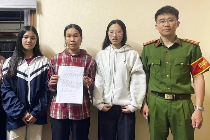 Hai nu sinh nhat duoc 5 chi vang hinh anh