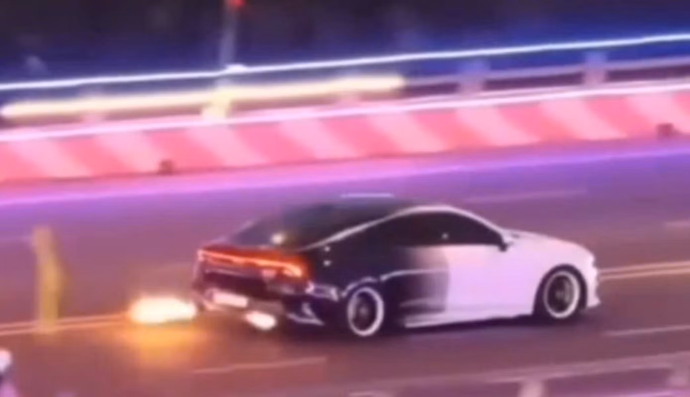 Oto 'net po phun lua' gay xon xao o Dak Lak hinh anh