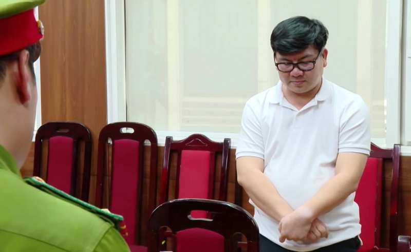 Cong ty Asia Life,  Doanh nghiep Asia Life,  Keo Kera,  San xuat hang gia,  Hoa hau Thuy Tien,  Quang Linh Vlogs anh 1