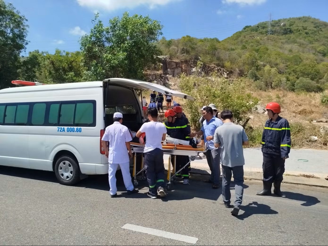 Nu du khach Trung Quoc anh 2