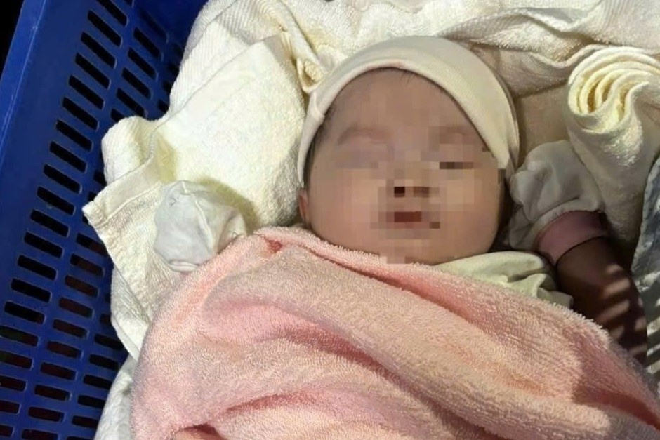 Be so sinh bi bo roi kem thu tay 'con la sinh vien, trot dai' hinh anh