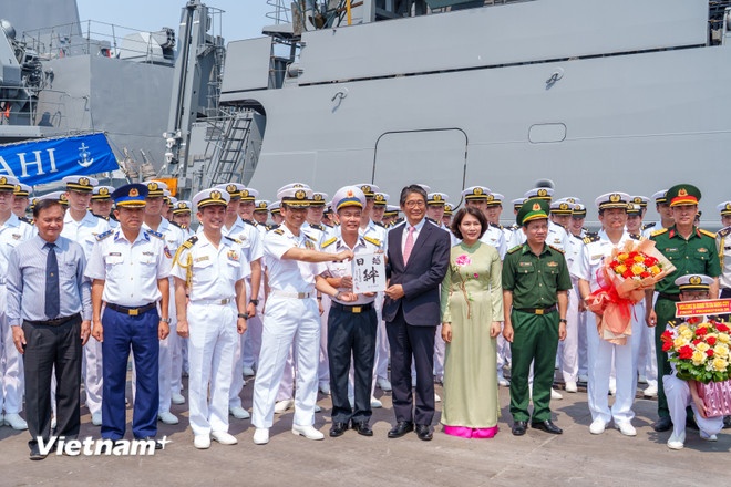 chien ham Asahi anh 2