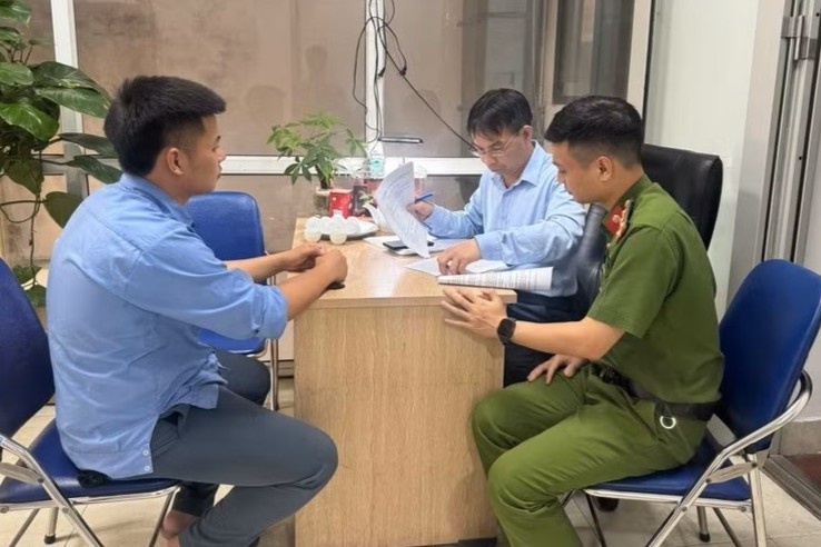 Bai trong xe cong Benh vien Xanh Pon bi phat 15 trieu hinh anh