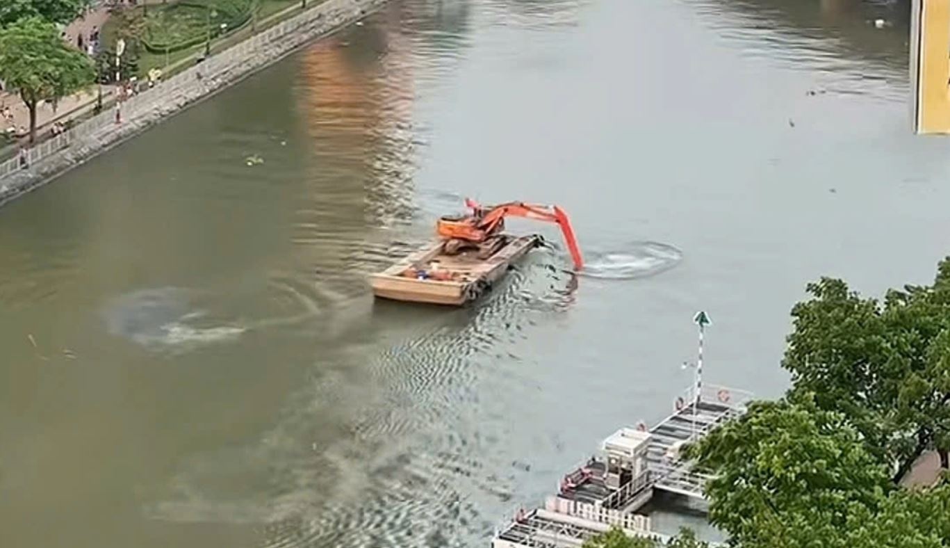 May xuc 'lam xiec' tren song Sai Gon hinh anh