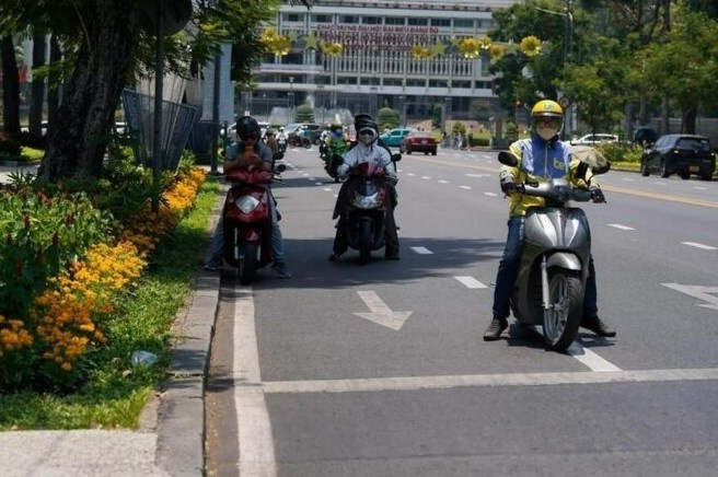 Nam Bo hung nang nong gay gat trong thang 4, co noi cham nguong 39°C hinh anh