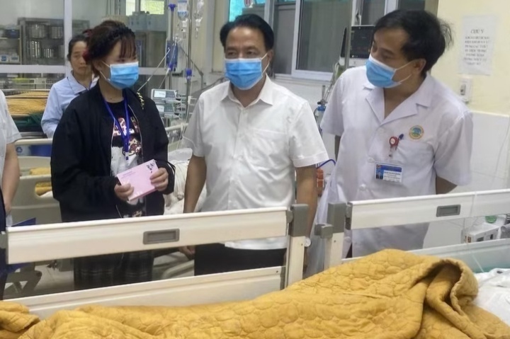 3 nguoi bong nang khi chua chay rung o Dien Bien hinh anh