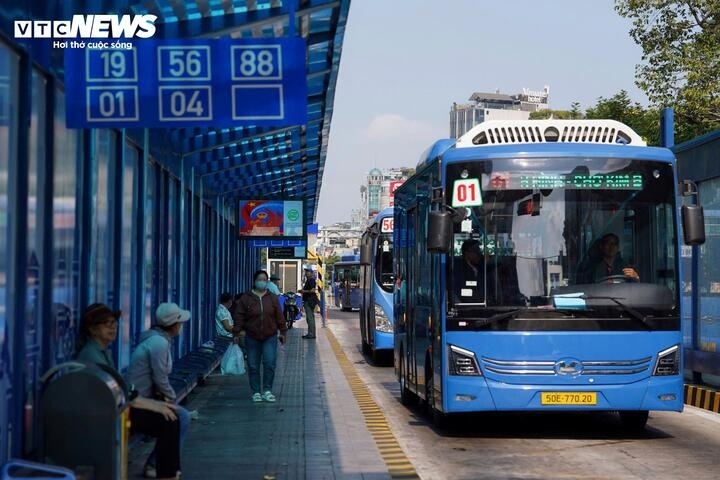 mien phi xe bus anh 1