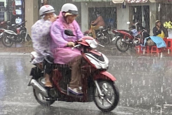 Canh bao mua dong kem loc set, mua da o Bac Bo tu chieu toi 3/4 hinh anh