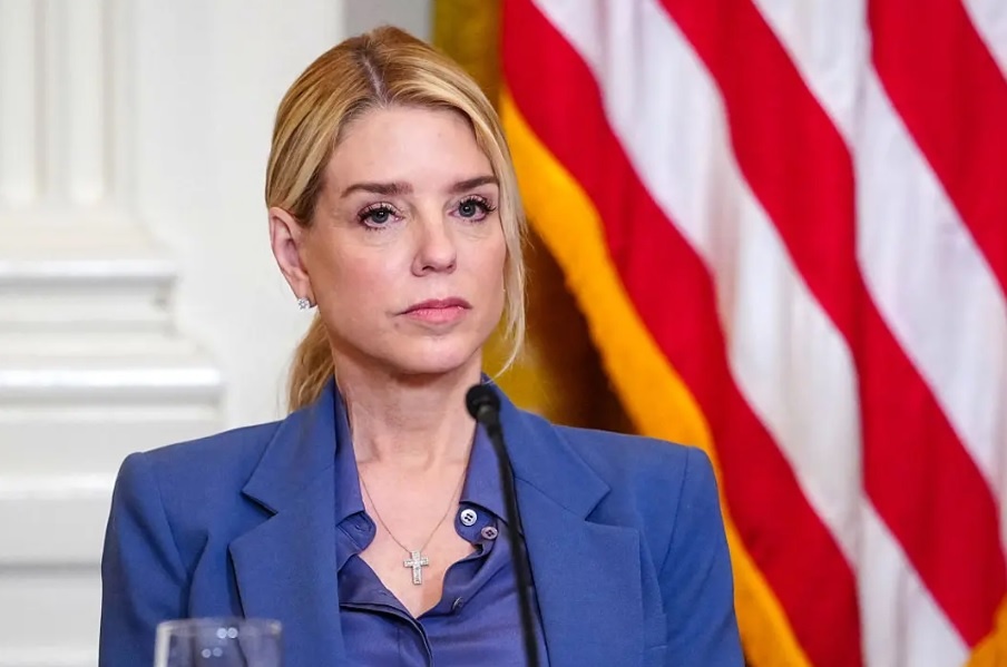 Tong thong Trump sa thai Bo truong Tu phap hinh anh