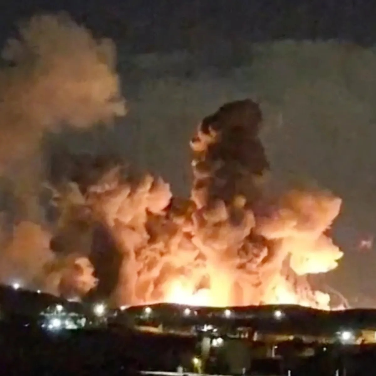 Y tuong dung bom hat nhan dao kenh moi 'ne Hormuz' hinh anh