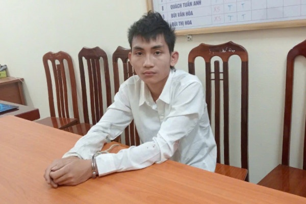 Tam giu doi tuong tong xe vao can bo Canh sat giao thong hinh anh