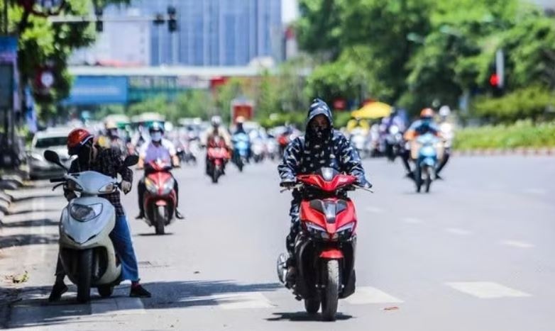 Nang nong cuc gay gat, co noi tren 40 do hinh anh