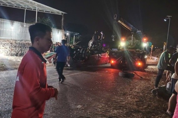 Loi khai tai xe vu xe khach lao xuong vuc lam 4 nguoi chet hinh anh