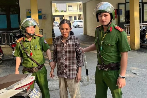 Khoi to doi tuong dung na cao su ban mu mat nguoi nhac nho giu trat tu hinh anh