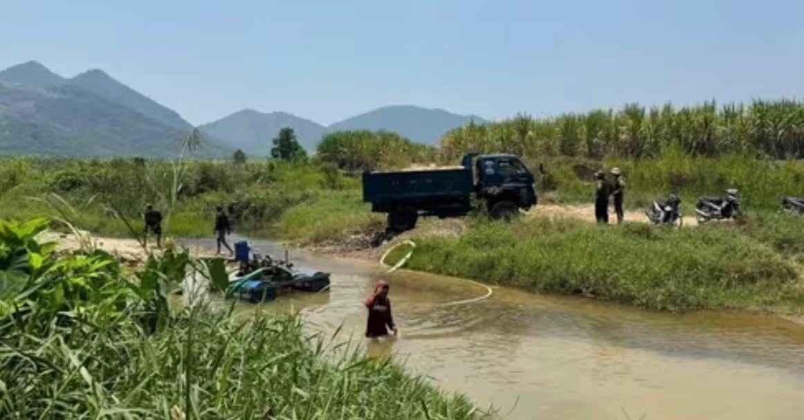 Dot kich 'cong truong' cat lau giua trua nang, tom gon nhieu doi tuong hinh anh