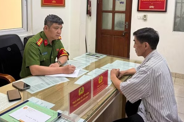 Nguoi dan ong 'mo tiec ma tuy' tai nha hinh anh