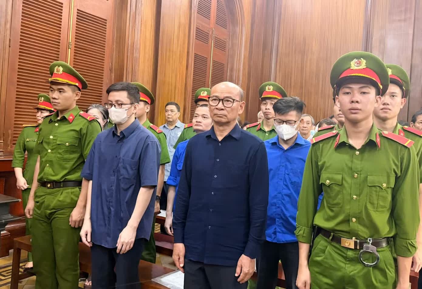 Dao Thi Huong Lan,  Quoc Cuong Gia Lai,  Nguyen Thi Nhu Loan anh 3