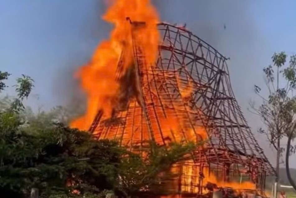 Nghich bat lua, nhom tre vo tinh thieu rui nha rong o Quang Ngai hinh anh