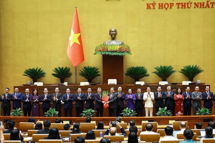 Quoc hoi phe chuan viec bo nhiem pho thu tuong va cac bo truong hinh anh