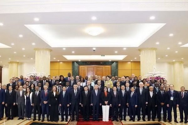 Tong Bi thu, Chu tich nuoc ky phe chuan Cong uoc Ha Noi hinh anh