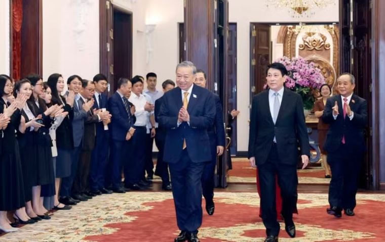 Tong Bi thu, Chu tich nuoc gap mat can bo Van phong Chu tich nuoc hinh anh