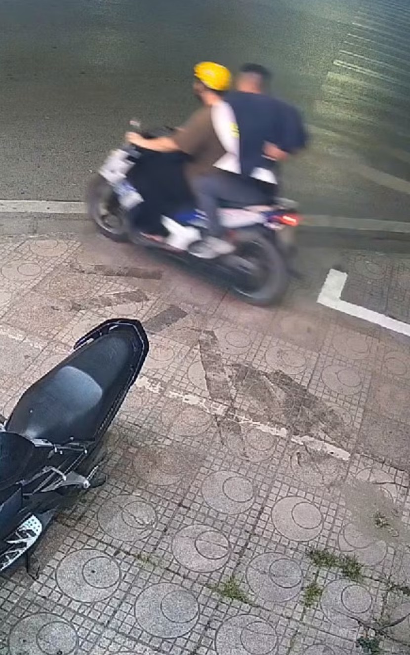 om hom,  tien mung cuoi,  tau thoat anh 2