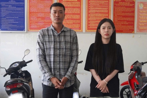 Bat qua tang nhom thanh nien tu tap 'bay lac' hinh anh