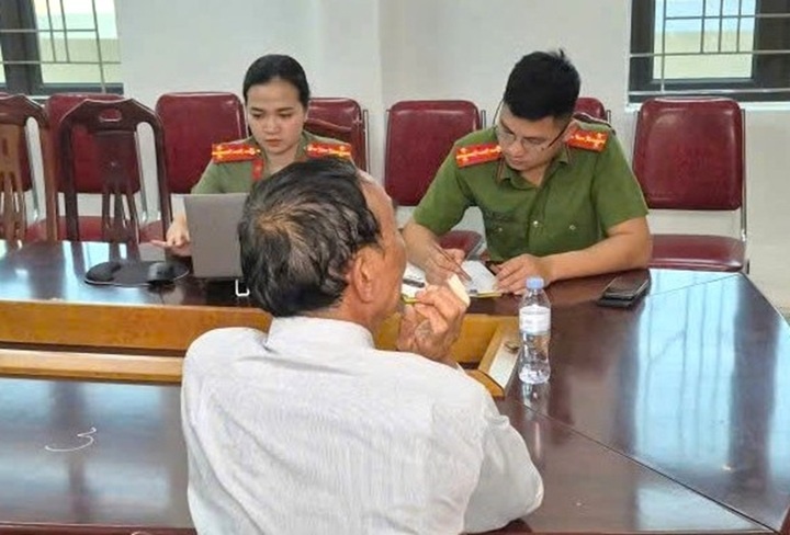 Chia se video sai su that, nguoi dan ong bi Cong an moi lam viec hinh anh