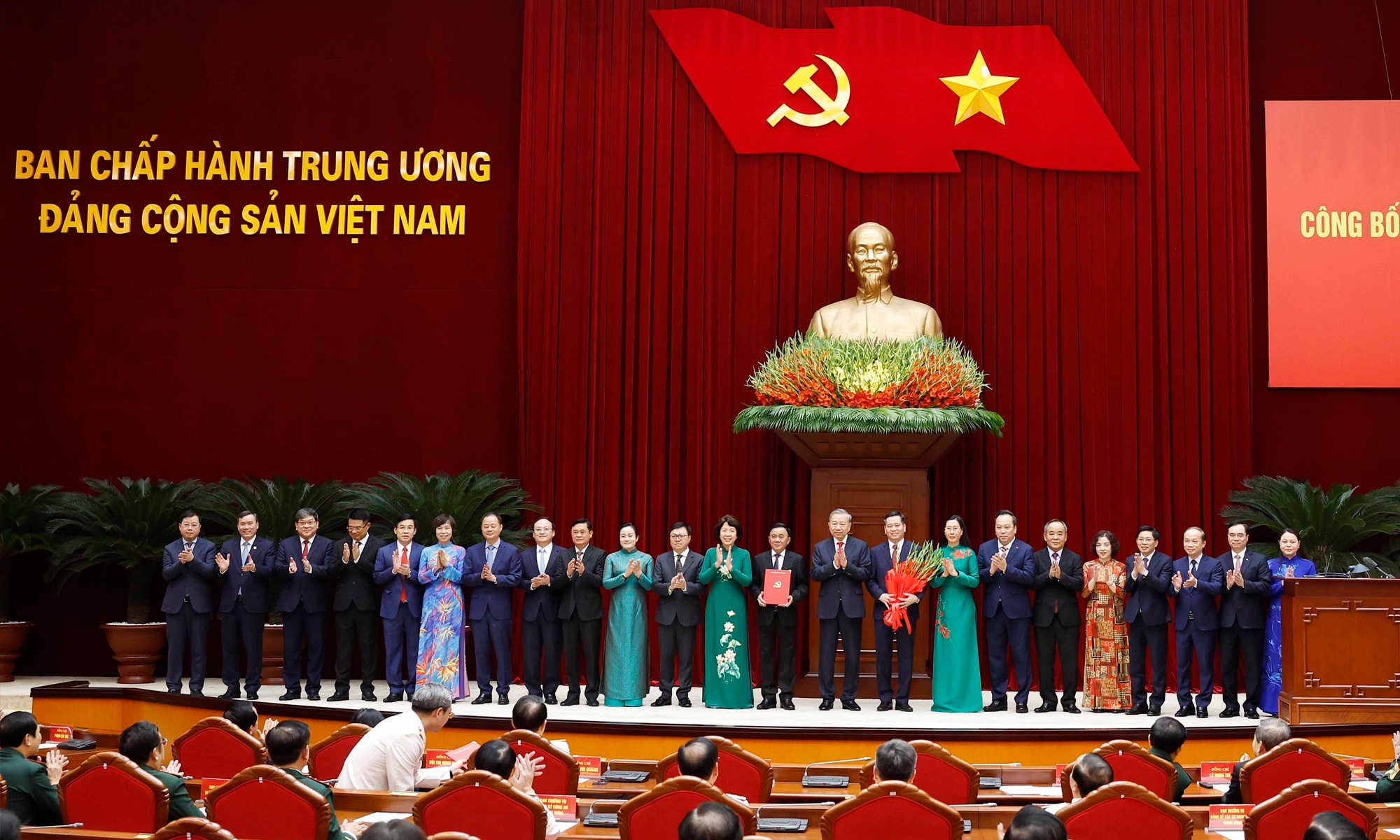 Quan uy Trung uong anh 3