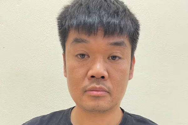 Tam giu doi tuong gay roi trat tu cong cong do mau thuan khi don khach hinh anh