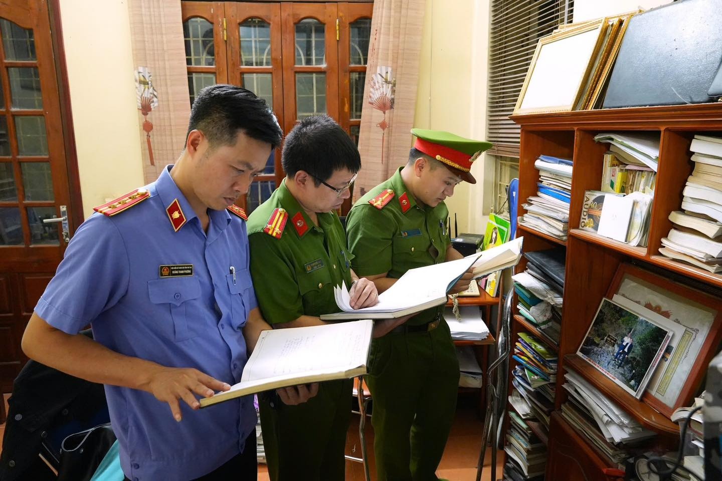 xa hoi den,  nup bong doanh nghiep,  Hoang Trong Loi anh 5