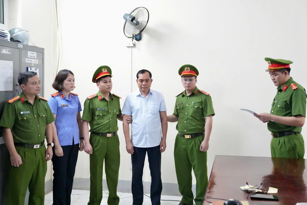 xa hoi den,  nup bong doanh nghiep,  Hoang Trong Loi anh 1