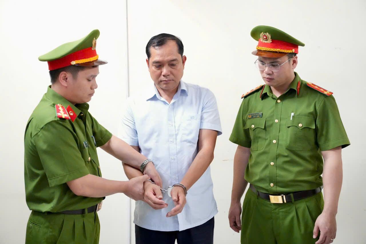 Vu xa hoi den nup bong doanh nghiep: Bat nguyen Pho chu tich Phuc Yen hinh anh