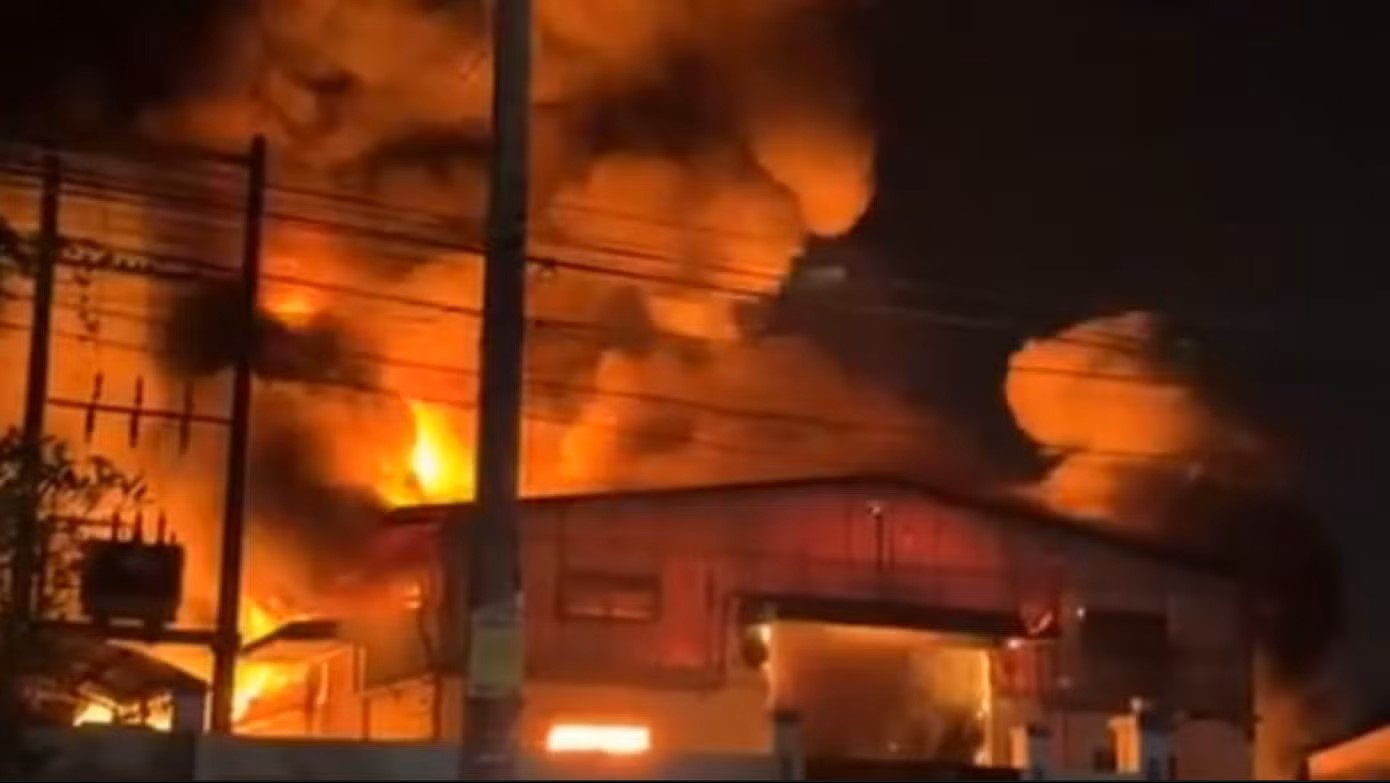 Chay lon kem nhieu tieng no tai cong ty son o TP.HCM hinh anh